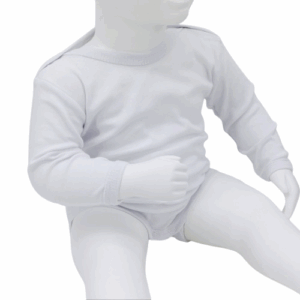 Body bébé blanc à manches longues en 100% coton. Doux et confortable, idéal pour les nouveau-nés et les jeunes enfants. Tailles disponibles : 0-3 mois à 3-4 ans.