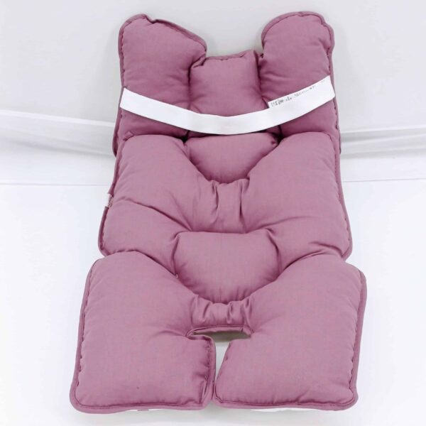 Coussin réducteur pour poussette et siège auto en coton 100%, conçu pour bébés de 6 mois à 1 an. Confortable, rembourré et facile à installer. Idéal pour les mamans en Belgique.