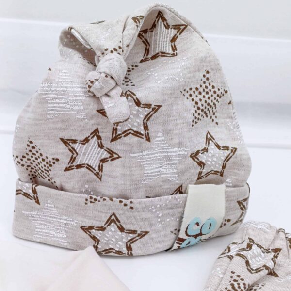Ensemble bébé 3 pièces en coton "It's Cool" - body, pantalon et bonnet avec imprimés étoiles et animal pour un look adorable. Tailles 3-6 mois et 6-9 mois. Confort et style pour bébé !