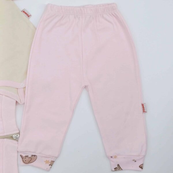 Ensemble bébé en coton doux "Doux Rêves" pour une tenue confortable et adorable. Comprend une veste à capuche, un body et un pantalon. Idéal pour les bébés de 3 à 24 mois.