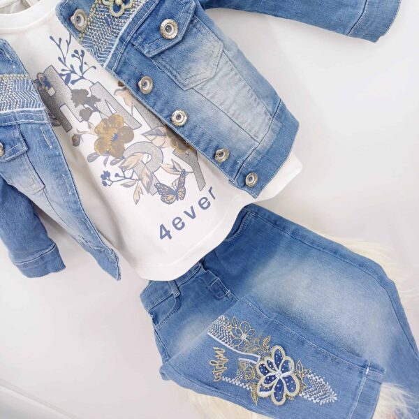 Ensemble pour fille de 2 à 5 ans : veste en jean brodée, t-shirt imprimé et pantalon en jean. Parfait pour l'hiver. Boutique pour enfants en Belgique.