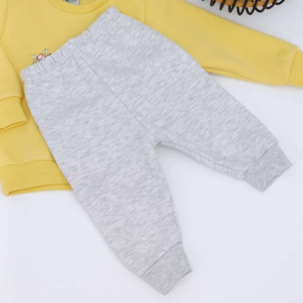 Ensemble pull en molleton avec motif de lapin et pantalon gris pour enfants de 1 à 4 ans. Parfait pour l'hiver grâce à son intérieur douillet.