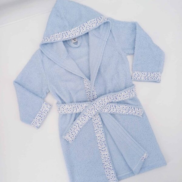 Peignoir en éponge pour enfants avec capuche, doux et absorbant. Disponible en tailles 1-5 ans. Confort optimal et style élégant pour les tout-petits. Commandez dès maintenant !