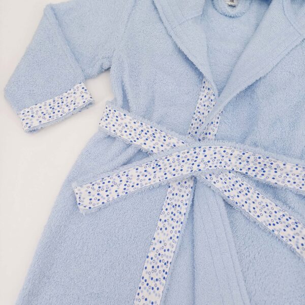 Peignoir en éponge pour enfants avec capuche, doux et absorbant. Disponible en tailles 1-5 ans. Confort optimal et style élégant pour les tout-petits. Commandez dès maintenant !
