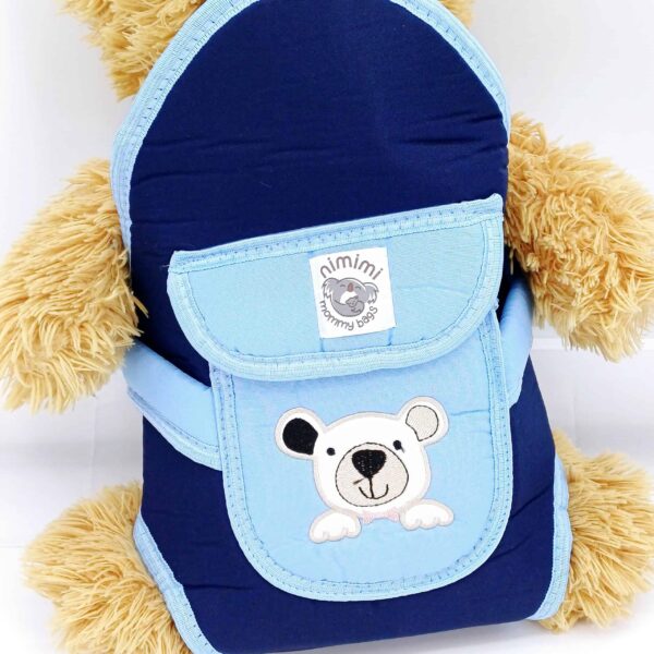 Découvrez notre porte-peluche de 30 cm, idéal pour transporter l'ours en peluche, le lapin ou la poupée préférée de votre enfant. Pratique, confortable et parfait pour les jeux et promenades.