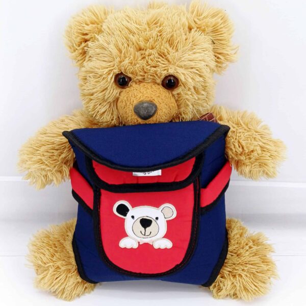 Découvrez notre porte-peluche de 30 cm, idéal pour transporter l'ours en peluche, le lapin ou la poupée préférée de votre enfant. Pratique, confortable et parfait pour les jeux et promenades.
