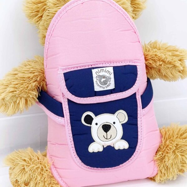 Découvrez notre porte-peluche de 30 cm, idéal pour transporter l'ours en peluche, le lapin ou la poupée préférée de votre enfant. Pratique, confortable et parfait pour les jeux et promenades.