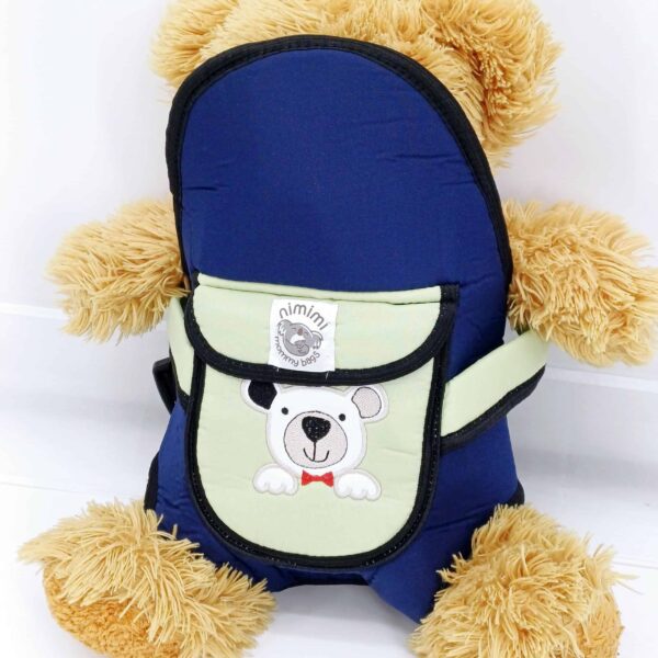 Découvrez notre porte-peluche de 30 cm, idéal pour transporter l'ours en peluche, le lapin ou la poupée préférée de votre enfant. Pratique, confortable et parfait pour les jeux et promenades.