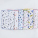 Protège-matelas bébé imperméable de 50x32 cm, en coton doux. Idéal pour protéger la literie en cas d'accidents.