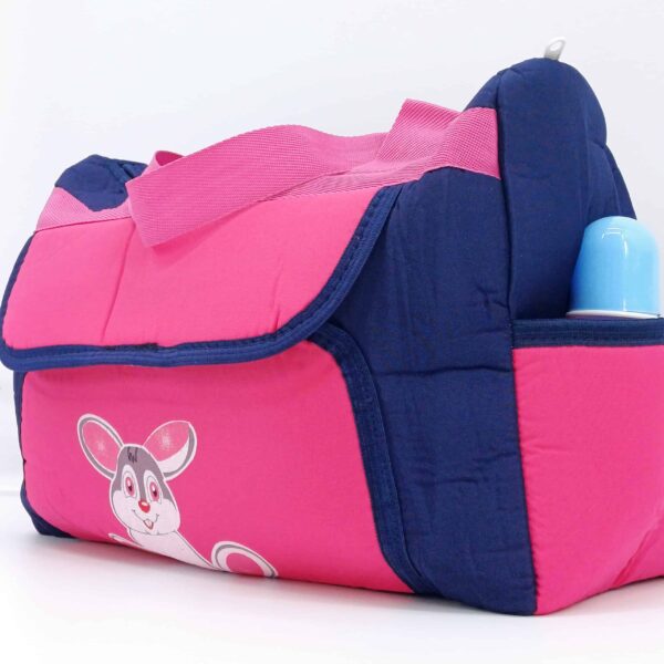Sac élégant et pratique pour maman et bébé (37×26×15 cm) avec compartiments spacieux et poches extérieures. Design adorable et matériaux durables. Idéal pour vos sorties en Belgique !