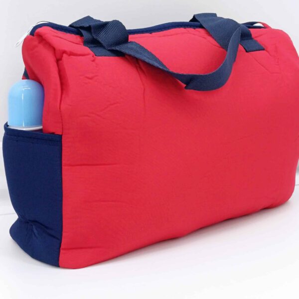 Sac élégant et pratique pour maman et bébé (37×26×15 cm) avec compartiments spacieux et poches extérieures. Design adorable et matériaux durables. Idéal pour vos sorties en Belgique !