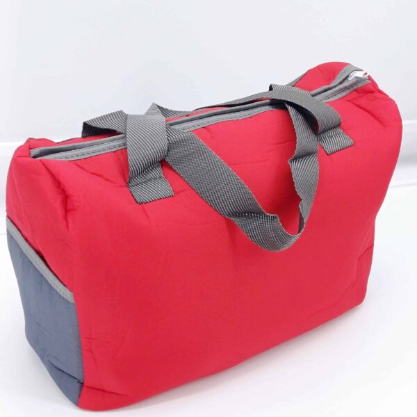 Sac élégant et pratique pour maman et bébé (37×26×15 cm) avec compartiments spacieux et poches extérieures. Design adorable et matériaux durables. Idéal pour vos sorties en Belgique !