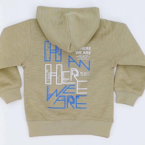Découvrez le sweat à capuche enfant "Nowhere We Are" pour garçons (1 à 4 ans). Fabriqué en coton doux (95%) et lycra (5%), il allie confort et style. Parfait pour l'automne et l'hiver !